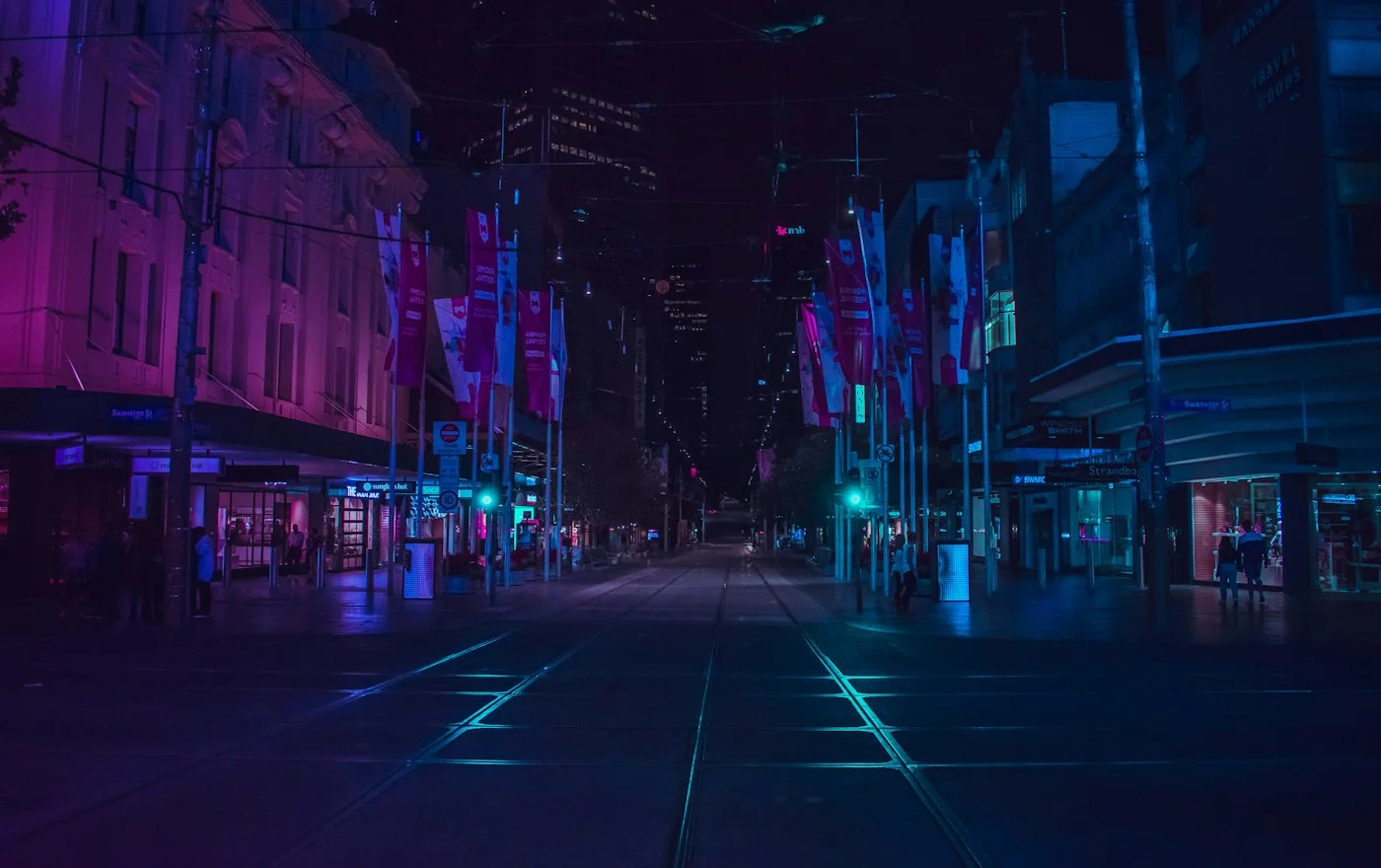 Paisagem urbana ao entardecer — imagem ilustrativa; não representa necessariamente o local citado.