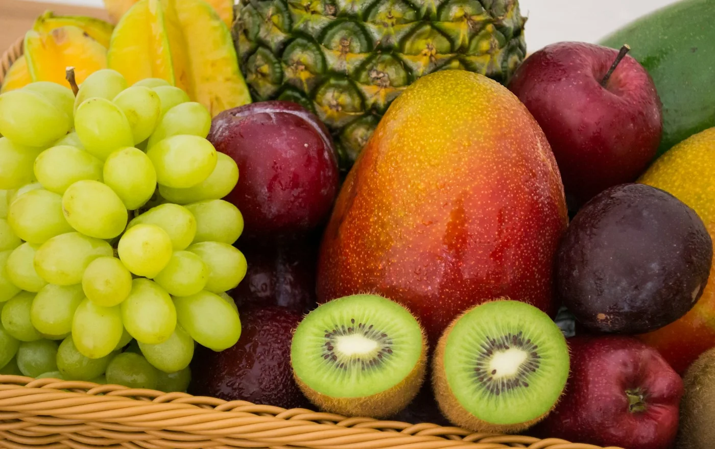 Frutas frescas para ilustrar a produção agrícola — imagem ilustrativa; não representa necessariamente o local citado.